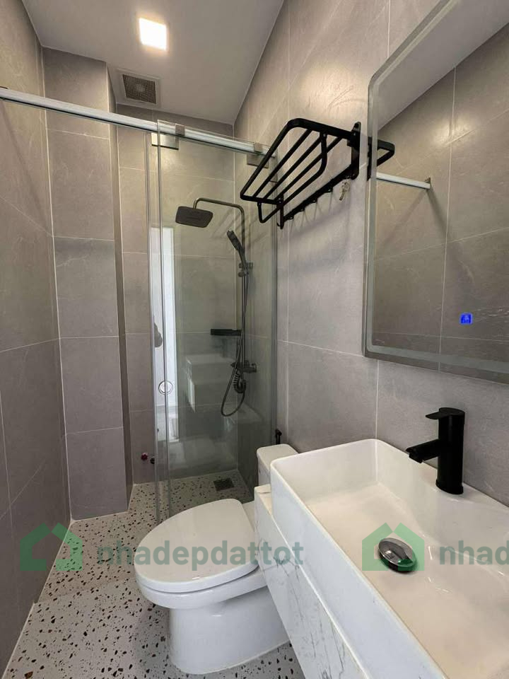 Nhà siêu vị trí sát vòng xoay Ngã Bảy, gần đường 3/2, chỉ 50m ra mặt tiền Lê Hồng Phong!