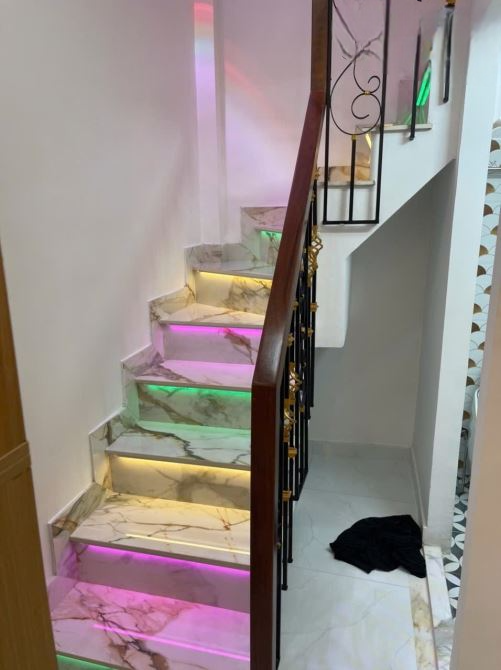 Chỉ hơn 3 tỷ. Phường 15. Q10. Nhà 3 tầng ở ngay. Gồm 3pn. 3wc. Cực hiếm