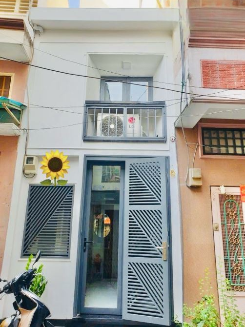 Chỉ hơn 3 tỷ. Hẻm xe hơi Hoà Hảo. Q10. Nhà 2 tầng còn mới đang cho thuê có dòng tiền.