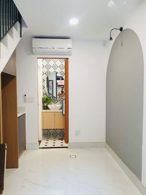 Chỉ hơn 3 tỷ. Hẻm xe hơi Hoà Hảo. Q10. Nhà 2 tầng còn mới đang cho thuê có dòng tiền.