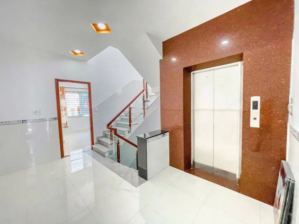 Bán biệt thự phố 6 tầng – mặt tiền hà huy giáp, quận 12