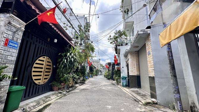 Siêu Hiếm, Nhà 3 tầng 132m2, sân rộng. Đường xe tải ngay Hiệp Thành CiTy