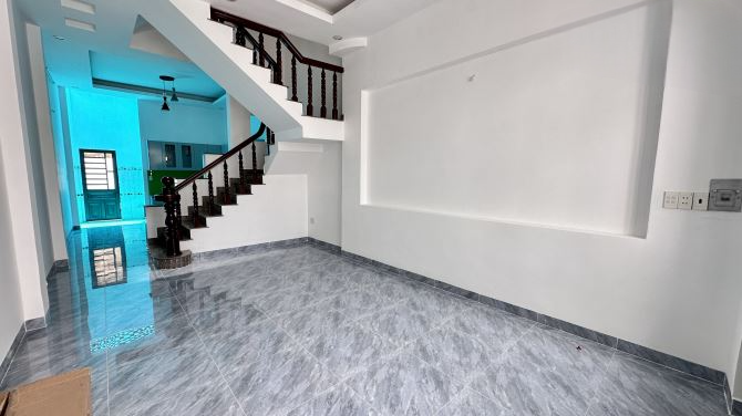 Siêu Hiếm, Nhà 3 tầng 132m2, sân rộng. Đường xe tải ngay Hiệp Thành CiTy