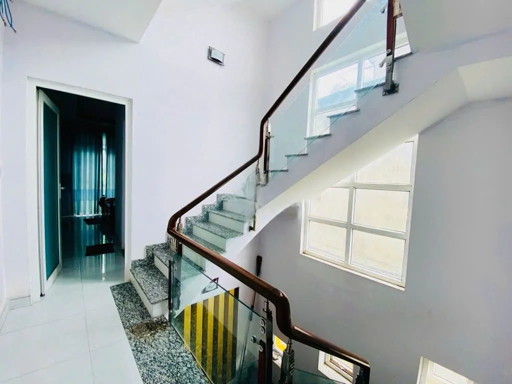 Nhà phố 1 trêt 2 lầu mặt tiền đường thới an 10 p thới an quận12