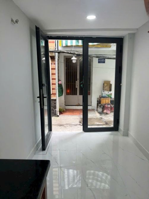 CHỈ 1TY CÓ HỘ KHẨU QUẬN 3, CMT8