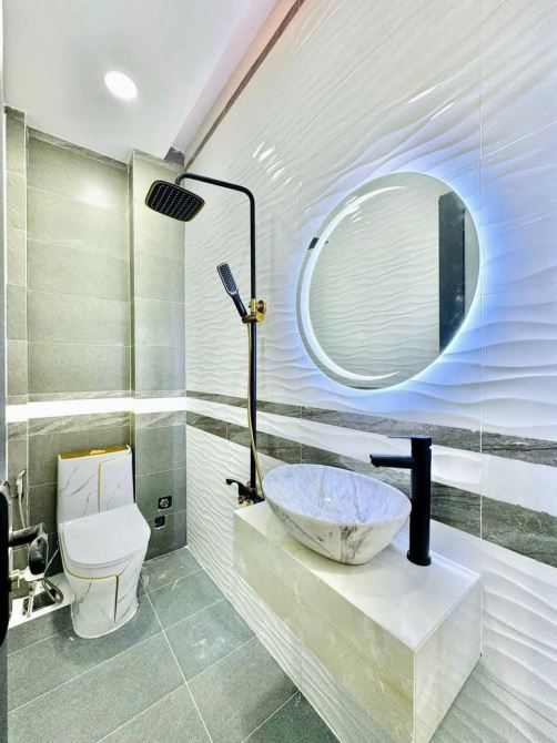 Bán nhà 1 trệt 2 lầu, 3 phòng ngủ, tặng full nội thất, giá 2,89 tỷ