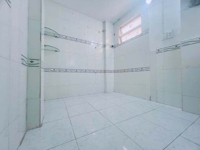 CÁCH 1 CĂN NHÀ RA MẶT TIỀN XE TẢI NGANG 3.5 X 7 - 3 TẦNG HƠN 2 TỶ