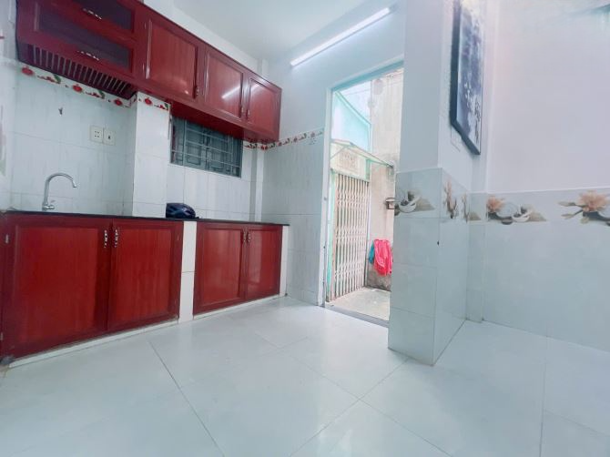 CÁCH 1 CĂN NHÀ RA MẶT TIỀN XE TẢI NGANG 3.5 X 7 - 3 TẦNG HƠN 2 TỶ