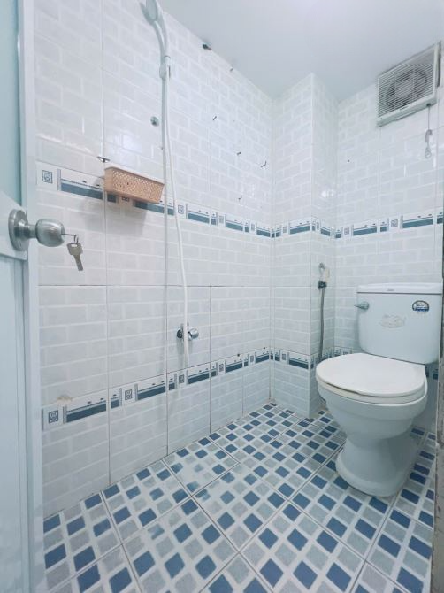 CÁCH 1 CĂN NHÀ RA MẶT TIỀN XE TẢI NGANG 3.5 X 7 - 3 TẦNG HƠN 2 TỶ