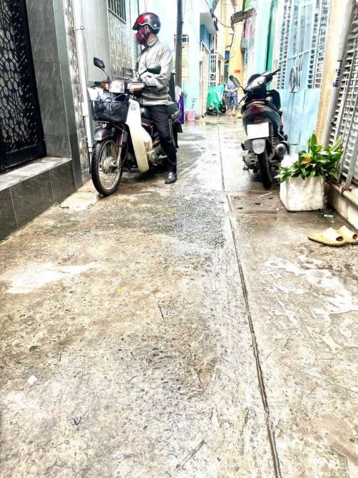 Nhà bán: đường Tôn Đản, DTSD 26m2, 3 tầng, giá 2,6 tỷ