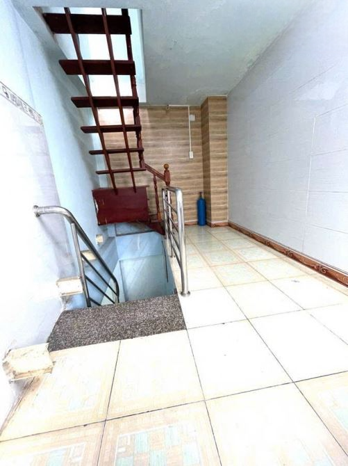 Nhà bán: đường Tôn Đản, DTSD 26m2, 3 tầng, giá 2,6 tỷ
