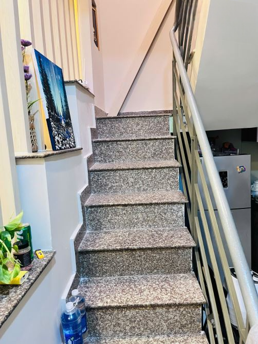 Nhà Bán Lô Góc Hẻm Xe Hơi Âu Dương Lân , DTSD gần 70m2 , Đúc Kiên Cố , Ngang 4m , SHR ,