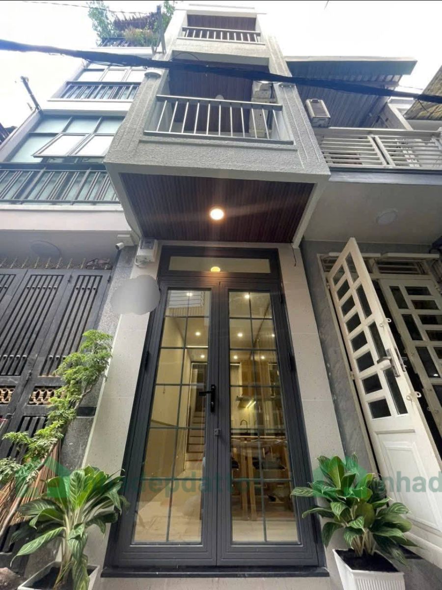 Nhà mới Lạc Long Quân, P10 - 2 lầu 1 trệt - 2.X tỷ - 15m2