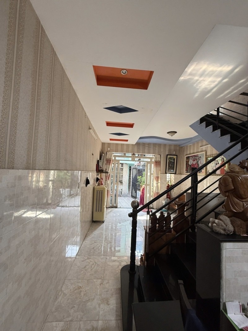 Cần bán nhà Lạc Long Quân, Tân Bình – 49m² – Hẻm ba gác thông – Giá tốt