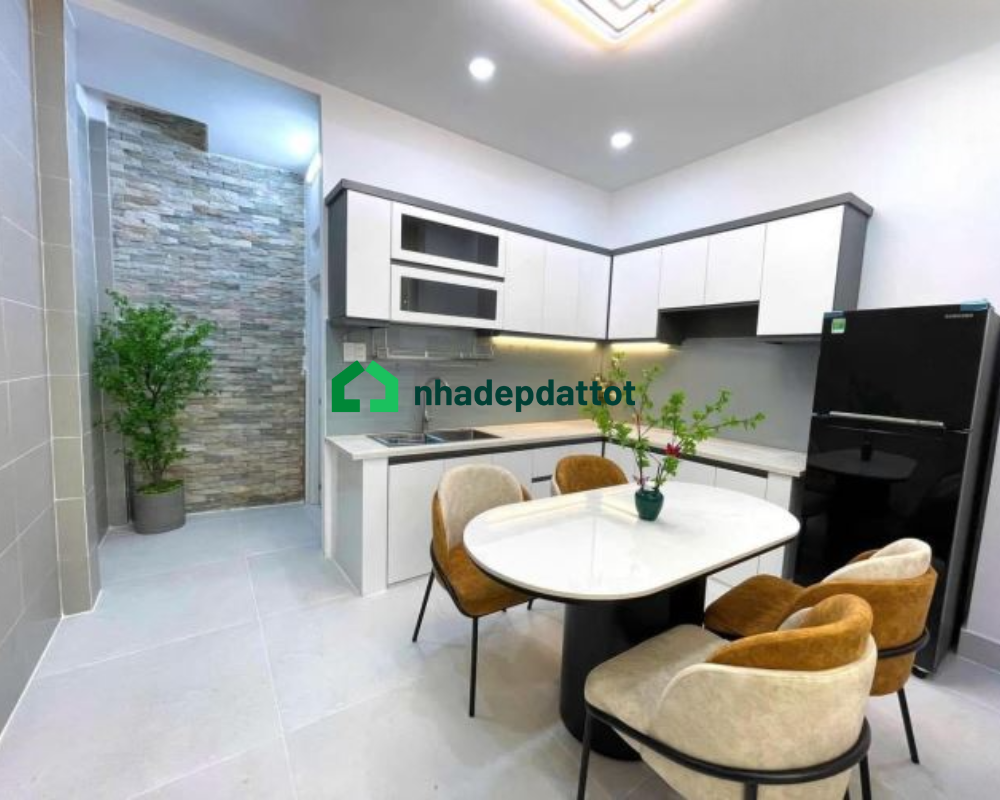 Gia chủ sắp đi nước ngoài bán nhà đường Nhất Chi Mai - Tân Bình. Giá cả hợp lý