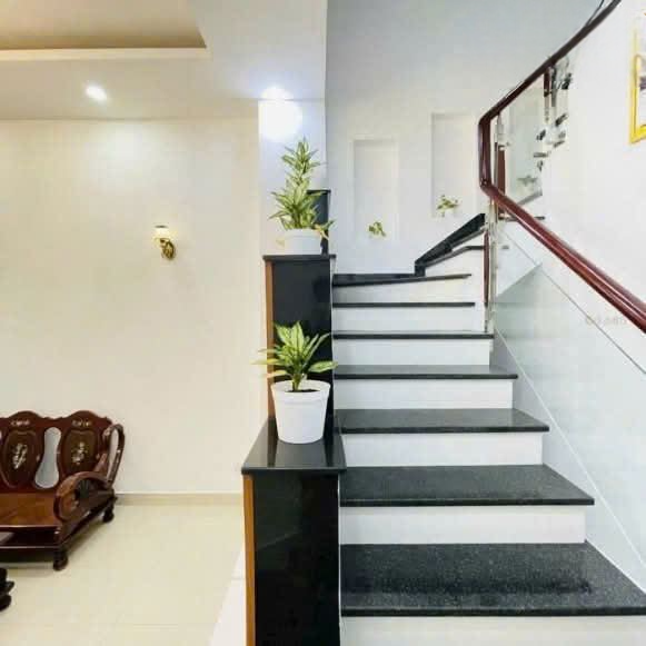 Bán nhà Nhất Chi Mai, Tân Bình / 52m2 / 2 tỷ 450 triệu / sổ hồng riêng