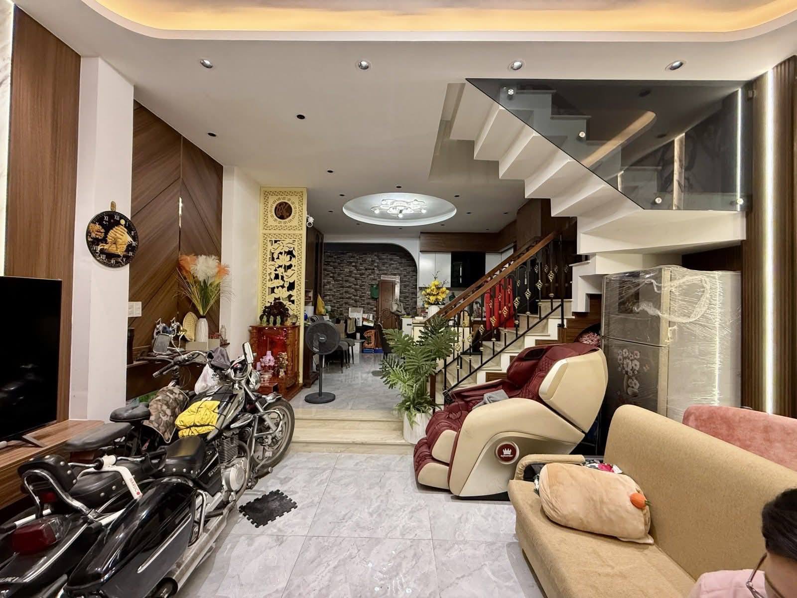 NHÀ NGUYỄN PHÚC CHU, P.15 TÂN BÌNH – 4 TẦNG – XE ĐỂ TRONG NHÀ
