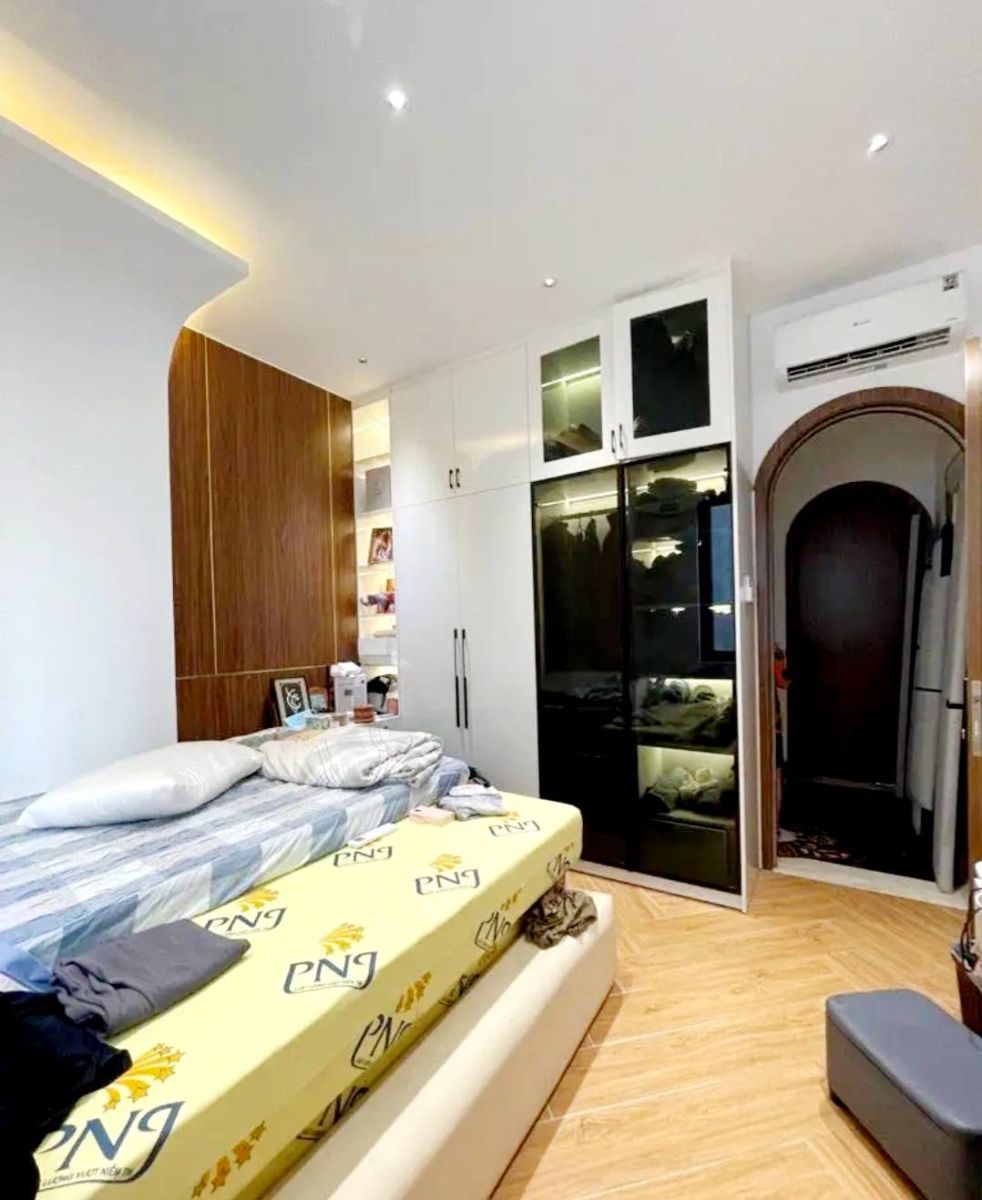 NHÀ NGUYỄN PHÚC CHU, P.15 TÂN BÌNH – 4 TẦNG – XE ĐỂ TRONG NHÀ