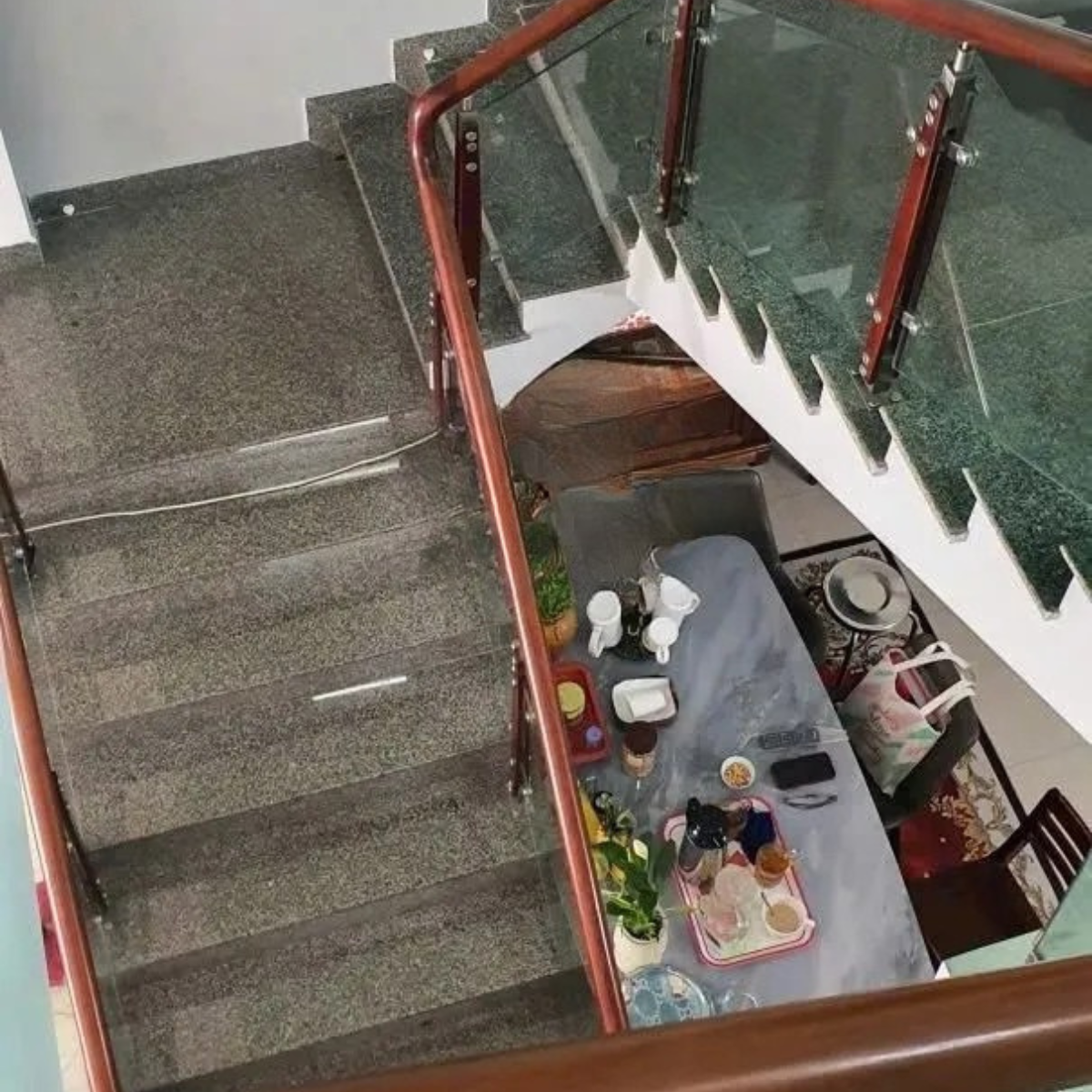 HÀNG SIÊU HIẾM - XE HƠI NGỦ TRONG SÂN NGAY KẾ BÊN TTHC, Quận TÂN PHÚ chỉ 7.99 tỷ