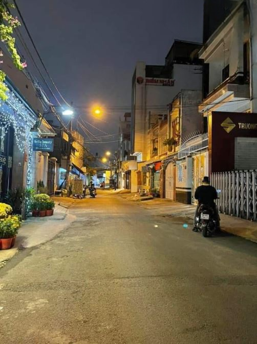 ĐỪNG BỎ QUA KHÁCH ƠI, MẶT TIỀN ĐƯờNG CON CÁCH 5M ĐƯờNG XE HƠI NGAY TÂN QUÝ QUẬN TÂN PHÚ