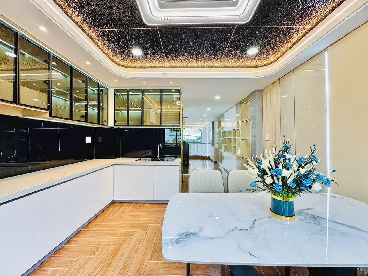 Nhà 1 lửng 3 lầu + Thang máy full nội thất cao cấp hẻm 1 trục 10m Hà Huy Giáp - Sát cầu An Lộc