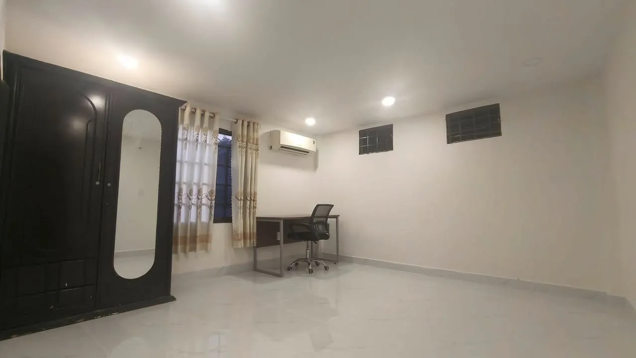 Nhà lô góc 2 mặt tiền hẻm oto thoáng mát