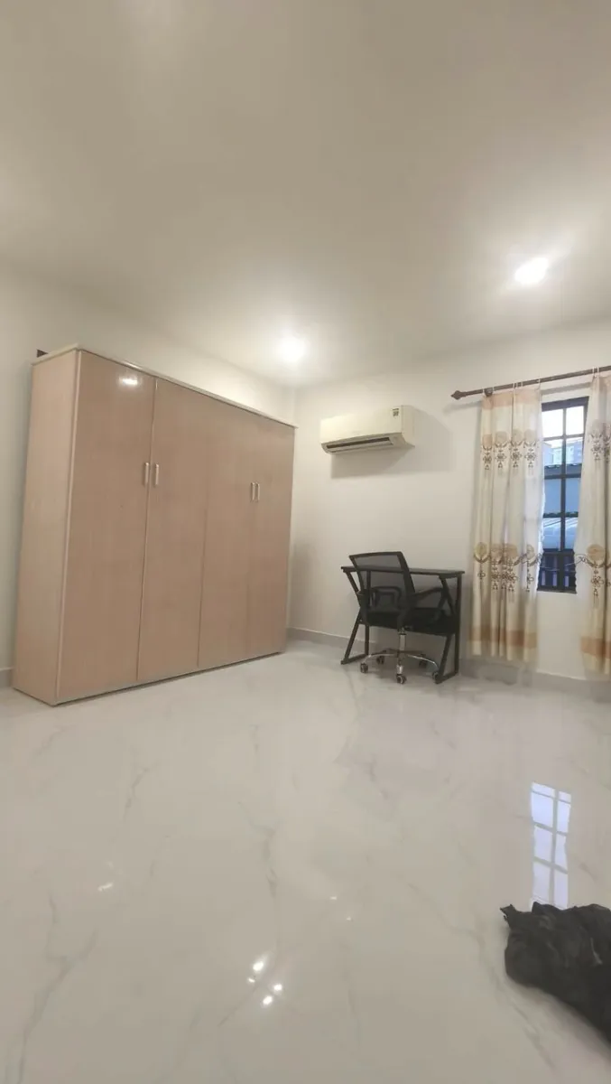 Nhà lô góc 2 mặt tiền hẻm oto thoáng mát
