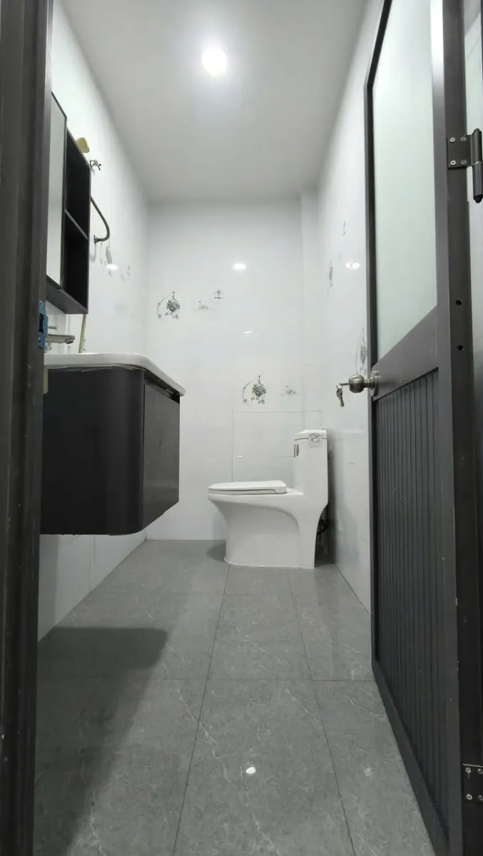 Nhà lô góc 2 mặt tiền hẻm oto thoáng mát