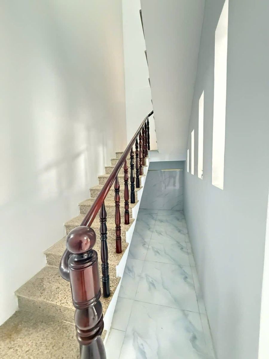 Bán nhà 1 trệt 1 lầu, đường rộng, pháp lý chuẩn - Nhà Đẹp Đất Tốt