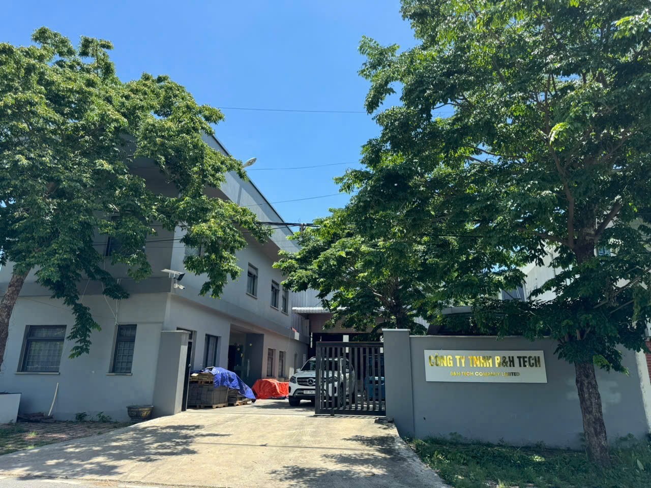 CHO THUÊ NHÀ XƯỞNG 1.300M² CÓ CẨU TRỤC 30T &amp; 15T – PHẠM VĂN ĐỒNG, XUÂN HÒA