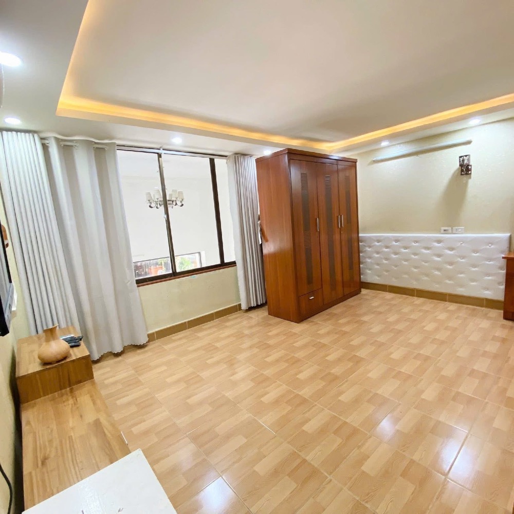 Cho thuê nguyên căn 2,5 tầng
